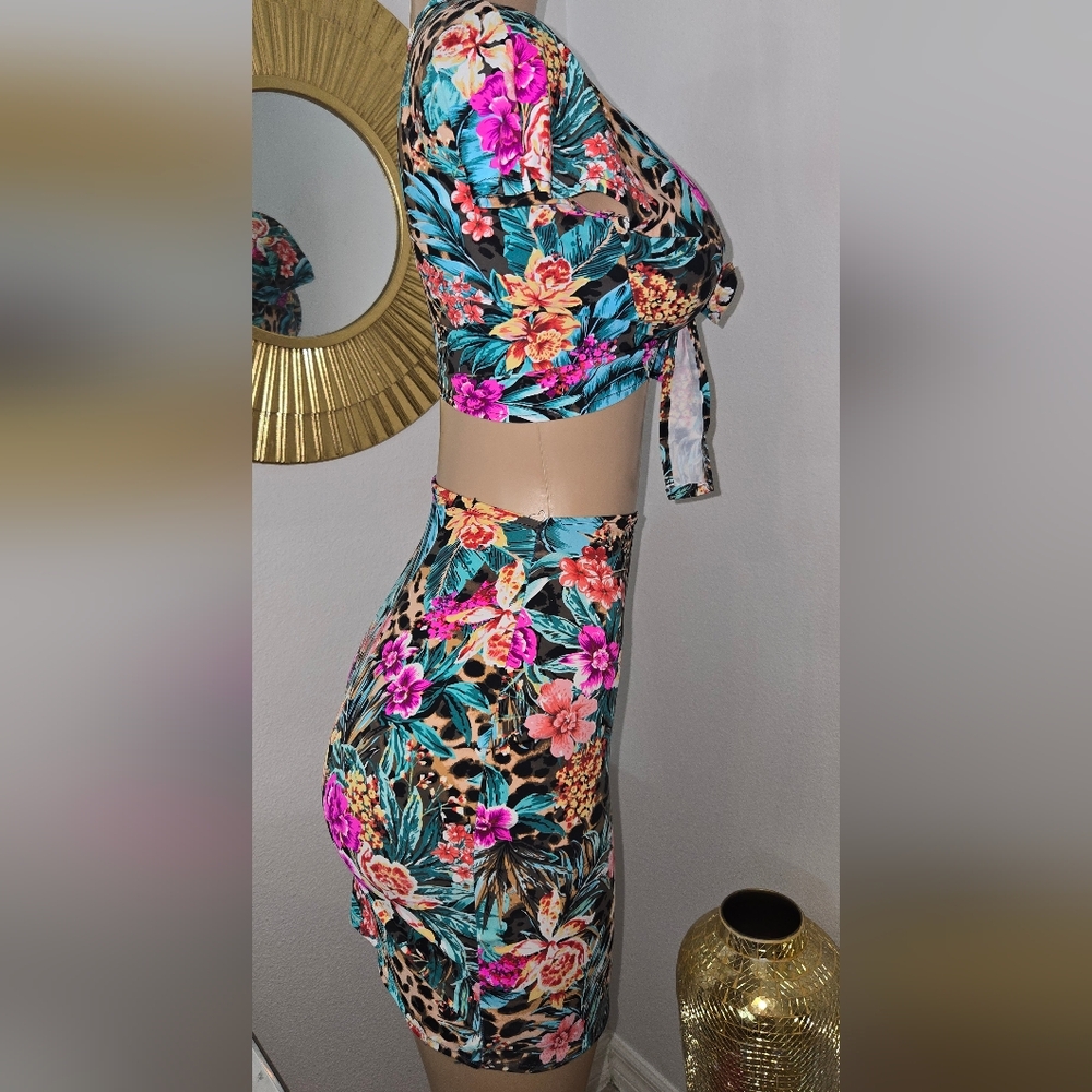 Custom Made NEW Floral Tie-Front Crop Top and Skirt Set - Picture 3 of 4